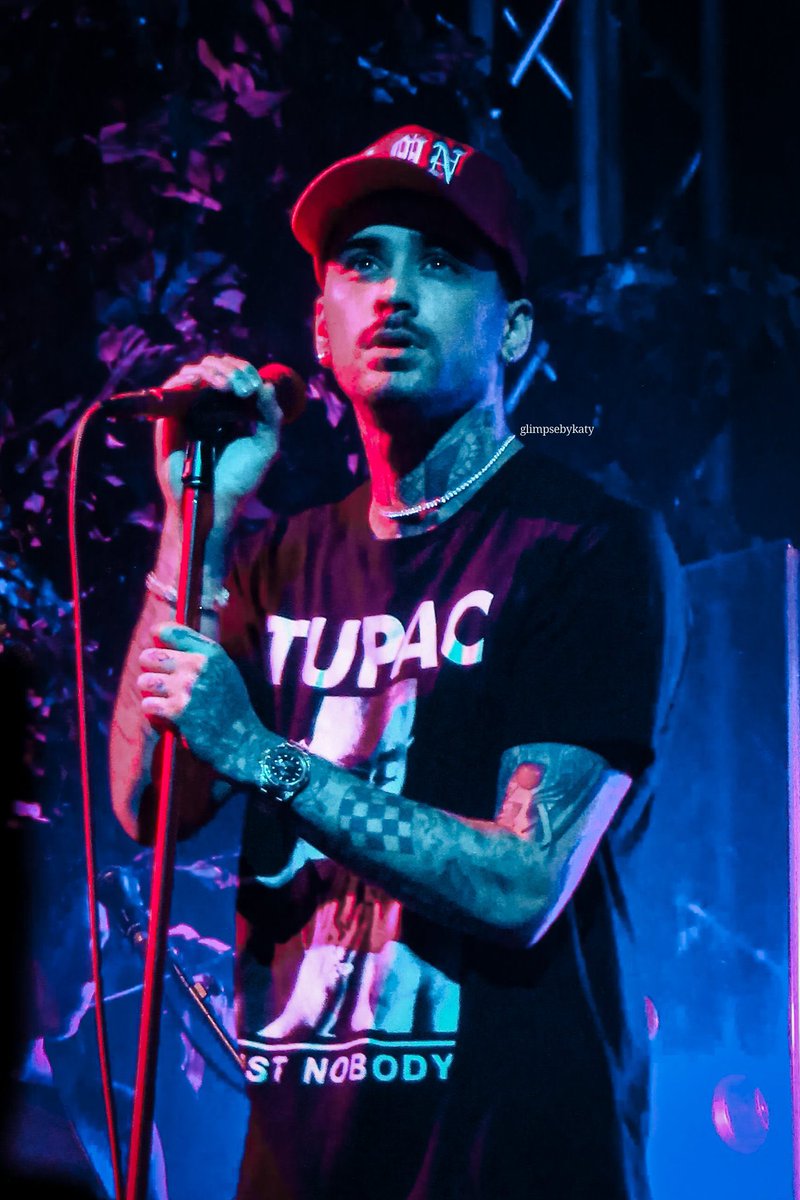 ztatus's tweet photo. Zayn in Leeds  via @glimpsebykaty 📸 https://t.co/7ZEzRRUoQm