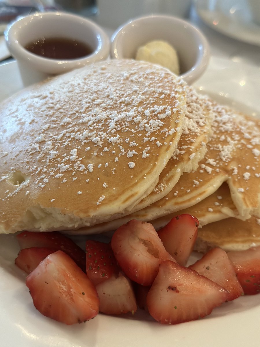 Casp3rgirl's tweet photo. Fluffy pancakes at Sarabeth’s, then a Sunday stroll in Central Park 💌 #nycdiaries https://t.co/33u8Q8ywyy
