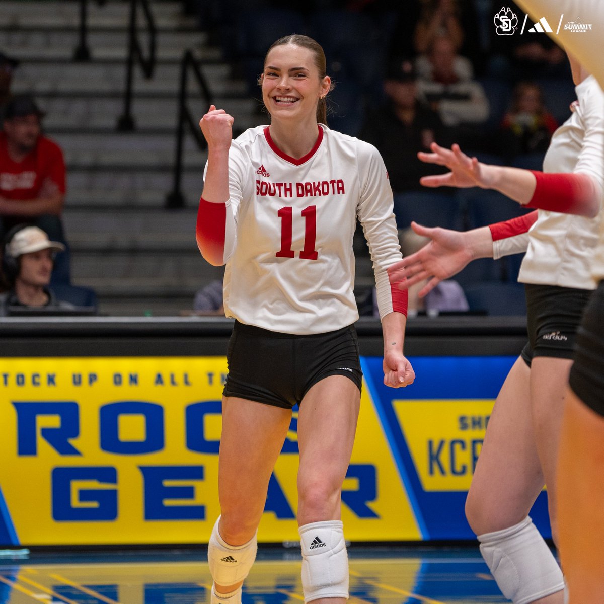 Lead the way, Kylen!!

Set 1️⃣ stats » 7 kills, 8 swings, .857% 🔥

#GoYotes x <a href="/KylenSealock/">Kylen Sealock</a>