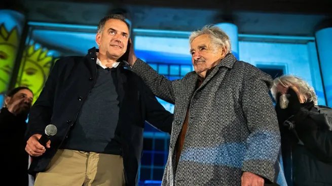 En las elecciones de Uruguay gana la izquierda, Yamandú Orsi,  el candidato apoyado por José Mujica será presidente