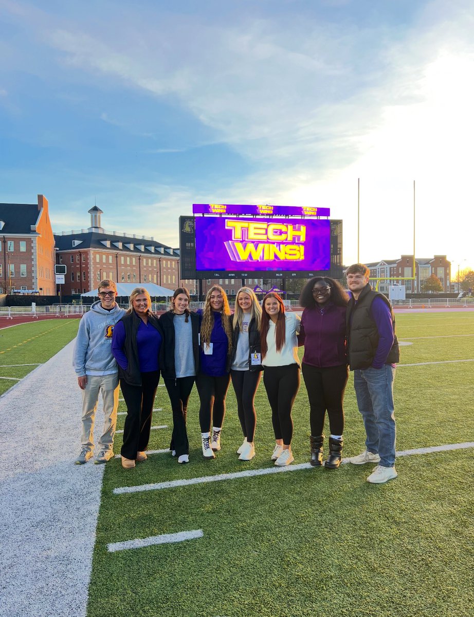 dianne_radic's tweet image. HUGE shoutout to my students and their hard work this season 🗣️

Their dedication and growth have been truly inspiring, and I couldn’t be prouder of all they have accomplished! 💜💛🦅🏈