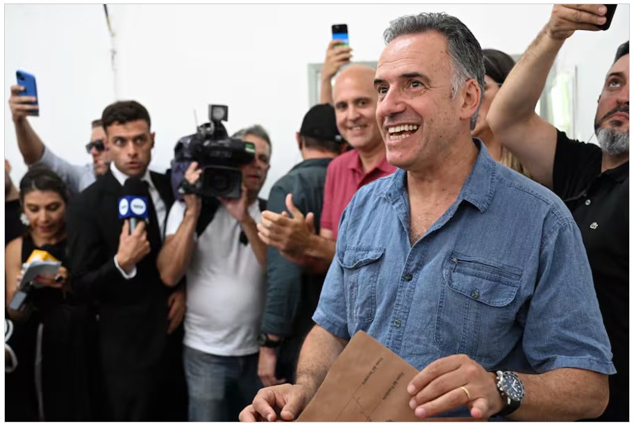 CarlosMaslaton's tweet photo. Orsi Presidente. Todo culpa de haber armado un país caro que impide el progreso. El Partido Nacional no lo pudo entender. El Frente Amplio, si se avivan, mueven lo necesario para depreciar su propia moneda. Basta de ricos que encarecen al Uruguay. https://t.co/lzNda64vTw