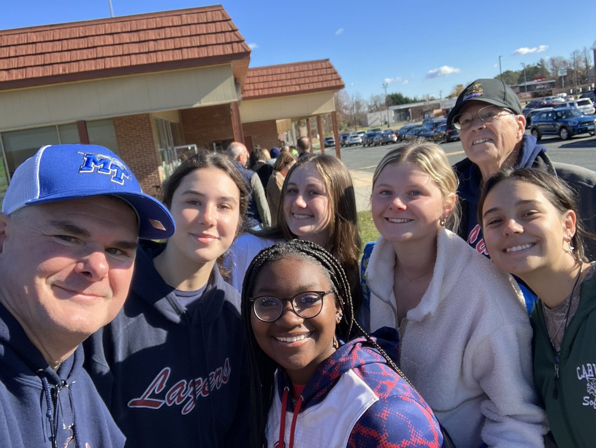 LTLAZERS 18U spent the morning packing Thanksgiving baskets for Northern Baltimore County families in friends-giving program.  Happy Thanksgiving.  #ltlazers