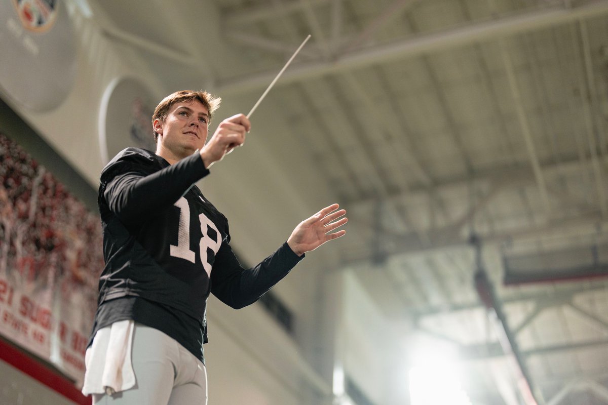 OhioStateFB's tweet photo. Band Practice Tradition with @TBDBITL 🌰🎷 https://t.co/Tlz3CqACtU