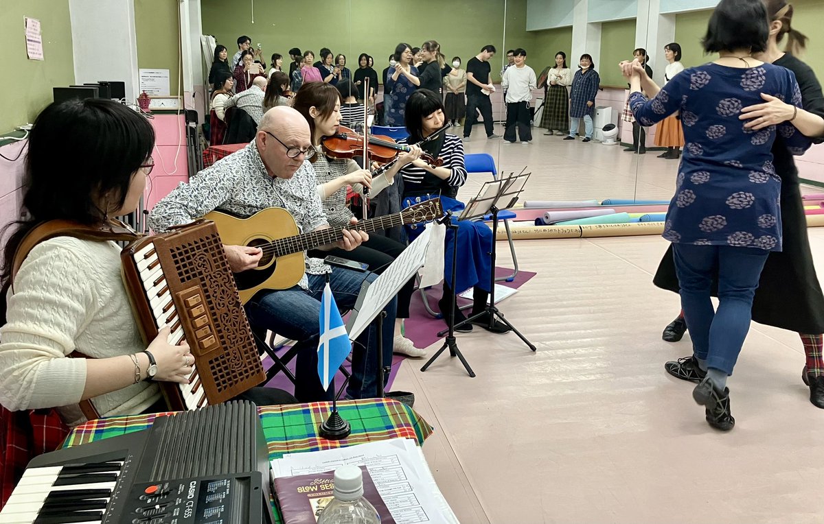 生演奏での貴重なケーリーダンスパーティをありがとうございました！ワルツの音楽、素敵すぎでした❣️The Rever Clyde のケーリーは、本当に楽しかったです、またいつか踊れるかな〜？#Wagtails #Scotland #StAndrewsDay #Ceilidh