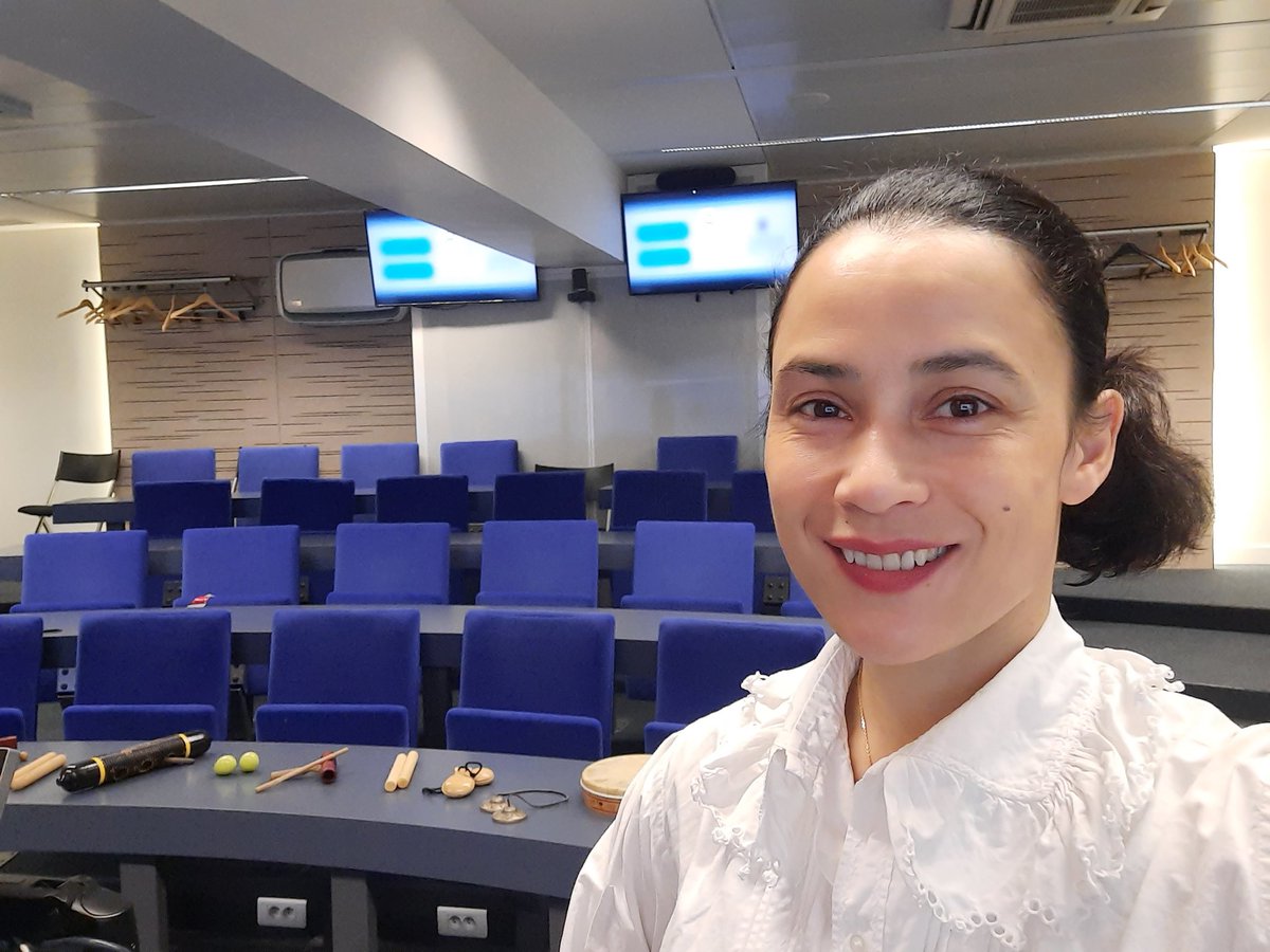 LydieSol's tweet image. Une journée intense à transmettre le rythme aux étudiants en Master de Management Immobilier à l'ESSEC, et à filer la métaphore musicale pour trouver les clefs de réussite du travail en équipe. Bravo et merci pour votre confiance !
#essec #rythme #music #Creativity