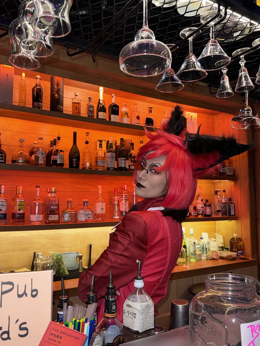 yexue0104's tweet photo. Wait a minute,
Do I know you?
Weren't  you an old pal of mine?
#cospaly #cosplayers #HazbinHotelAlastor #Hazbin_Hotel #hazbinhotelcosplay https://t.co/0s4xtBaZbN