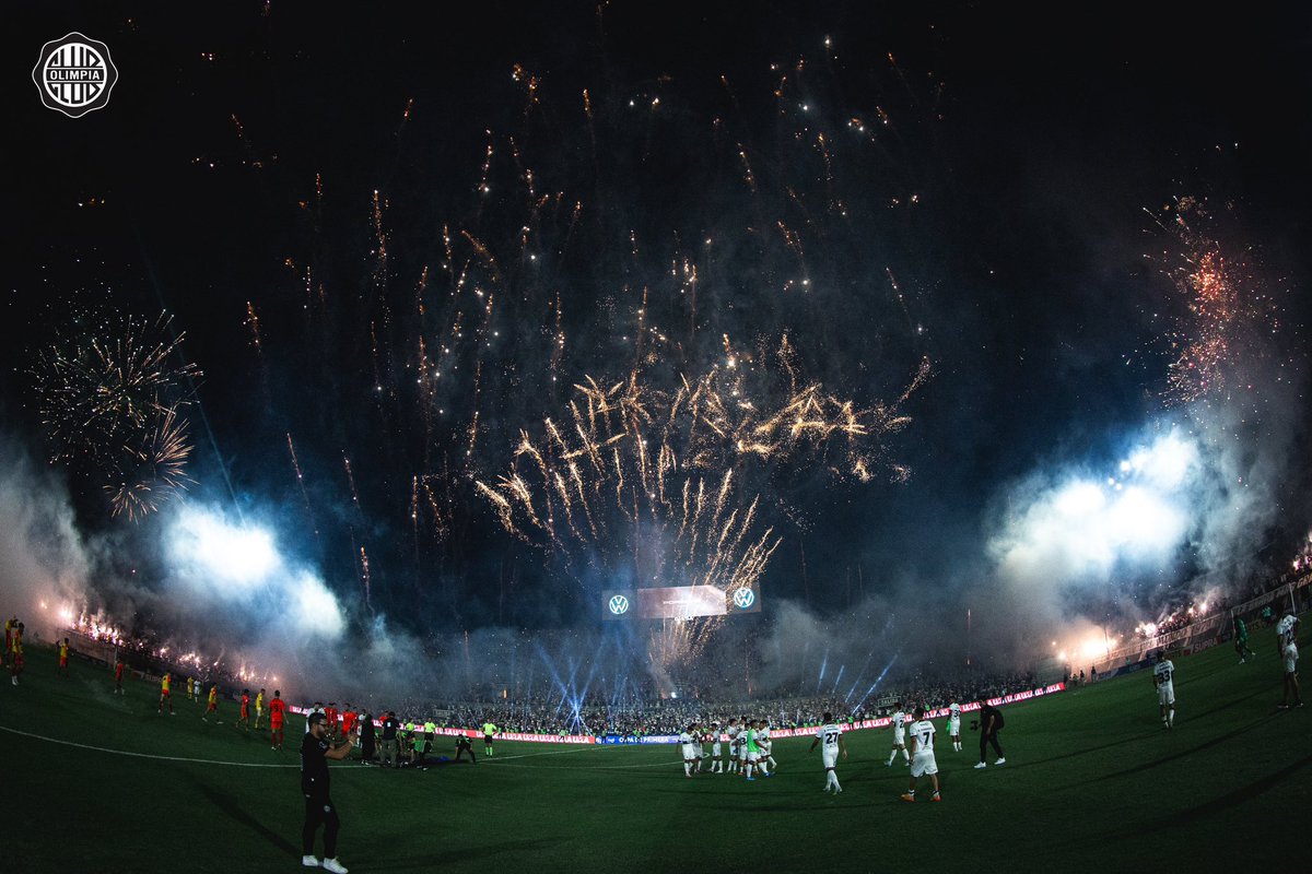 elClubOlimpia's tweet photo. 𝐅𝐈𝐄𝐒𝐓𝐀 𝐘 𝐃𝐄𝐒𝐂𝐎𝐍𝐓𝐑𝐎𝐋.

Olimpia, 4️⃣7️⃣ veces campeón del fútbol paraguayo.

🤍🖤🤍 https://t.co/jbxP4XtdvQ