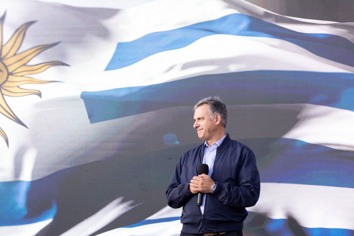 jpsparaguay's tweet photo. ¡Uruguay al frente! 🇺🇾
Con esperanza renovada y la ilusión de todo el pueblo uruguayo, celebramos la victoria de @OrsiYamandu y @CosseCarolina. https://t.co/dLLNuylXaM