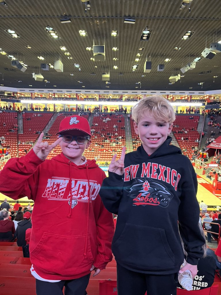 giantsniners's tweet photo. Brought his best buddy to his first Lobo game in #thepit #golobos https://t.co/pCSHaWEBKh