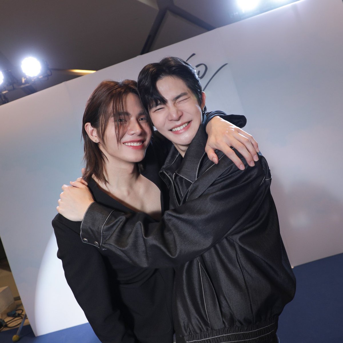 sendoessencia's tweet photo. The last thing that I want to say is: Thank you
Top, Mick and every one in the producion team maked such a amazing work with the series, that a don't have words to thank
I love you so much guys and I'm very proud of you, 
I hope we can meet soon again 💖

#EveryUTheSeriesFinalEP https://t.co/voKioYcMzQ
