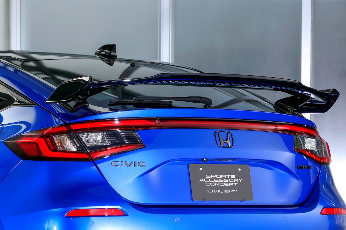 Honda_Access's tweet image. ／
カタログで振り返ろうVol.35
#Modulo30th🎊
＼

2022年、#CIVIC TYPE Rのテールゲートスポイラーに鋸歯(シェブロン)形状の実効空力デバイスを搭載‼

東京オートサロン2023では、TYPE R用のデザインを踏襲したテールゲートスポイラーを装着したコンセプトカーを公開したタムよ✨