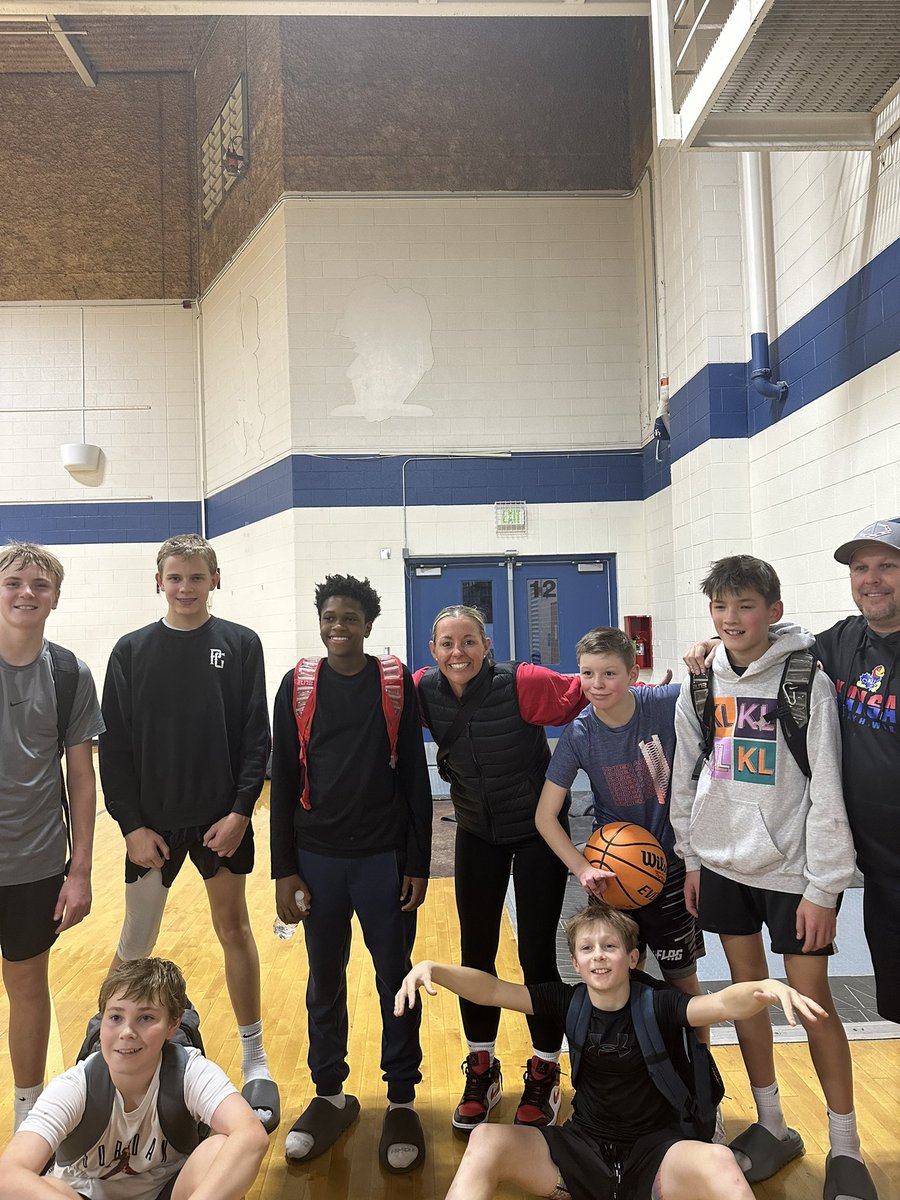 TheCoachDitt's tweet photo. Coaching son 7th grade team didn’t win a game last season- Woof, I forgot how basic I have to keep it!! Lots didn’t work, but there was a few 💡where it came on #smiles #dubs #momcoach #monkeyoffback #creekbruins ❤️💙🍒🐻 
Proud of these boys!! https://t.co/ortUn3t9gQ