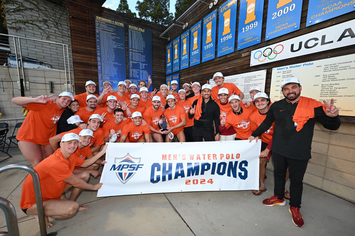 USCWaterPolo's tweet photo. Meet your 𝙏𝙃𝙍𝙀𝙀-𝙋𝙀𝘼𝙏 MPSF Champs!
The Trojans have snagged their 🎟 to a 2️⃣0️⃣th straight NCAA Tournament @
#FightOn ✌️𝗧𝗛𝗘 𝗣𝙇𝘼𝗖𝗘 𝗧𝗢 𝗕𝗘. https://t.co/izI0xw2rOe
