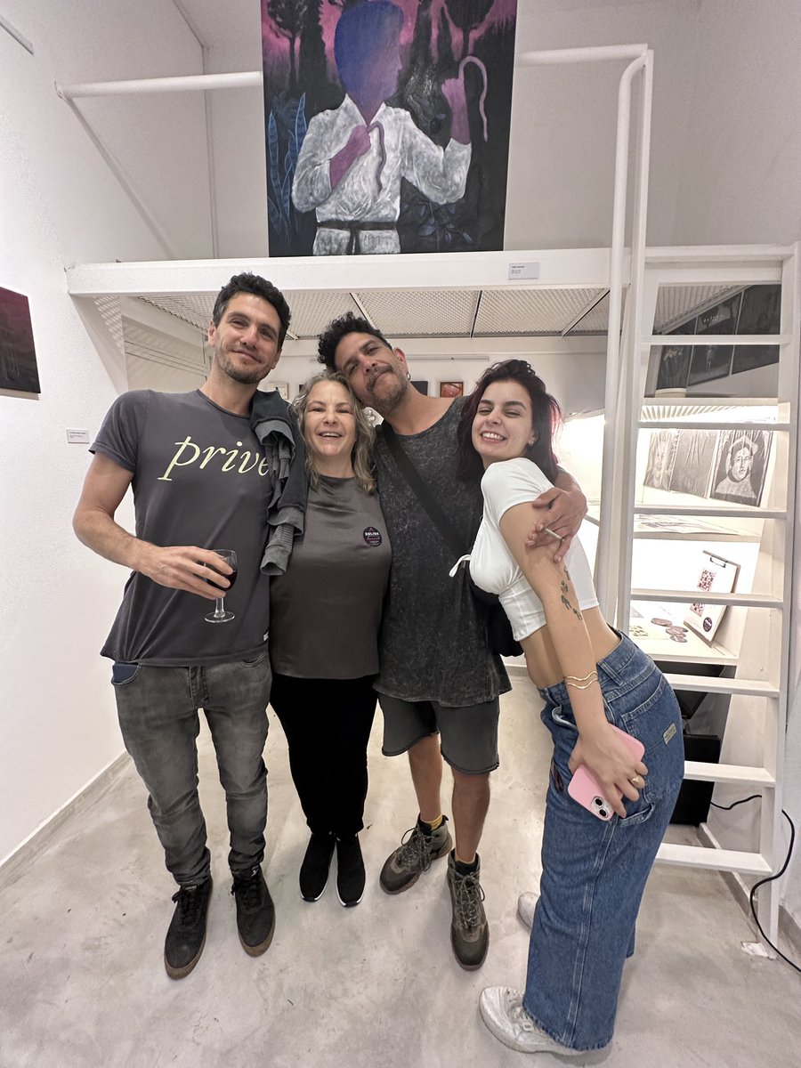 zolidagaleria's tweet image. Anoche inauguramos PRELUDIO PARA UN NIÑO SUICIDA de Santi Flores. Muy hermoso 🤍 todo. Gracias a quienes estuvieron presentes y acompañaron. Ya informaremos nuevas fechas para su visita con presencia del artista.