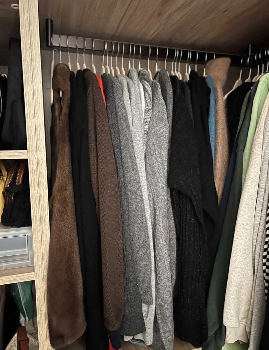 Shay44054158's tweet photo. I finally changed my wardrobe yesterday and took out my autumn and winter clothes. I put all the thick clothes out. In the process of buying clothes, I know more and more what clothes I want. Maybe this is the meaning of organizing and storing! https://t.co/lmDKpGIvo9