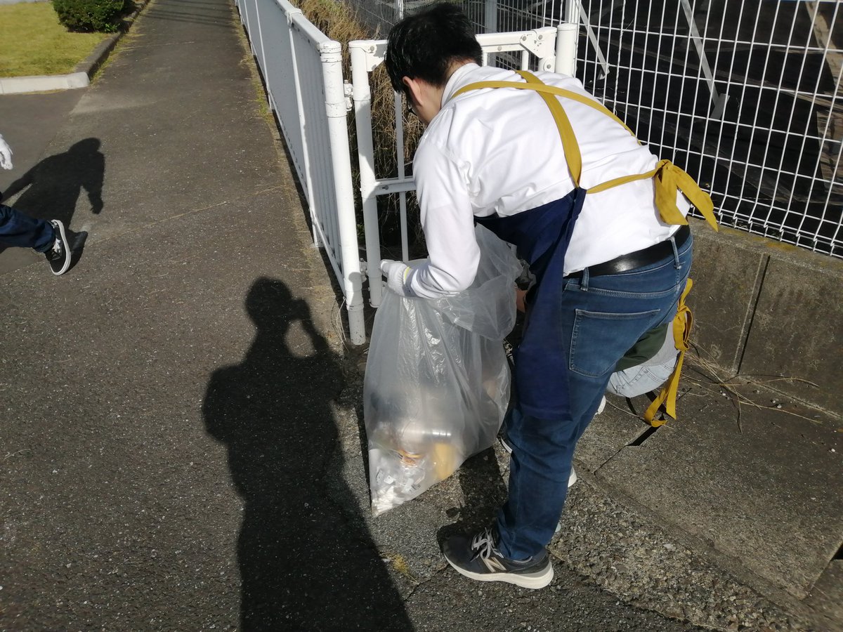 1,000店舗達成を記念して、本日清掃活動をさせていただきました😊
これからも地域のお役にたてるお店として頑張ります！！
#1000店舗達成エコ活動
#スマイル1000