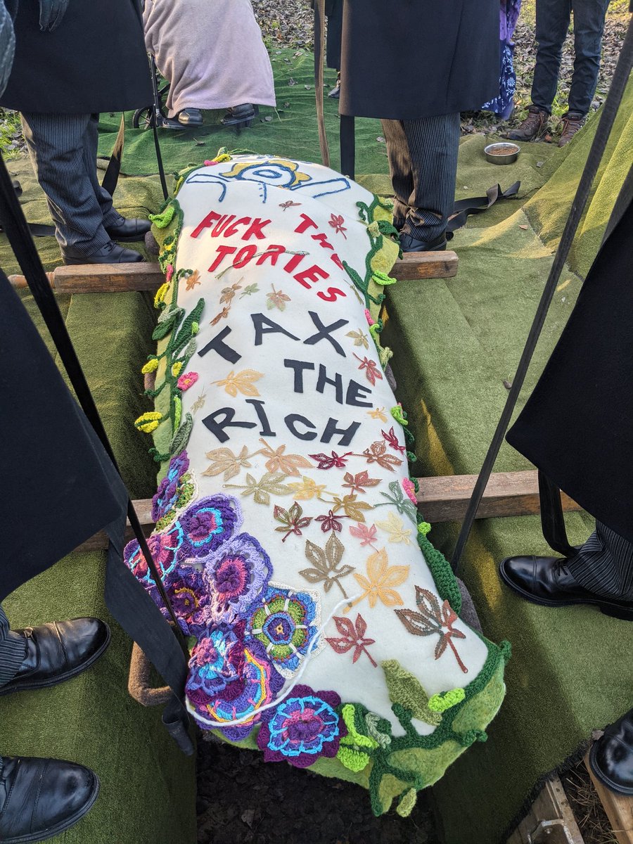 Walker55Ashley's tweet photo. Susan was buried at a green burial site at Letchworth Wilbury Hills cemetery on Friday 22nd November. She was just 60. https://t.co/Igx858J5BF