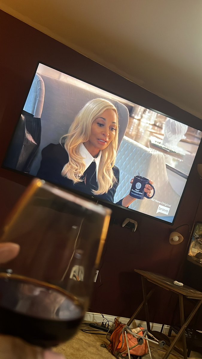 findingdizzle's tweet image. Only tea I’m clocking 🍷