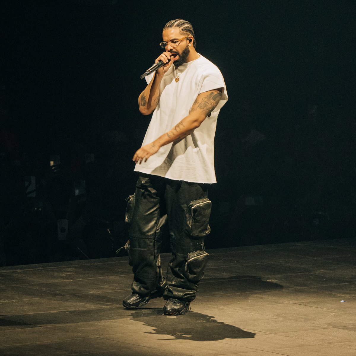 Drake becomes the first rapper in history to have 20 credited songs with 1 billion streams each on Spotify.