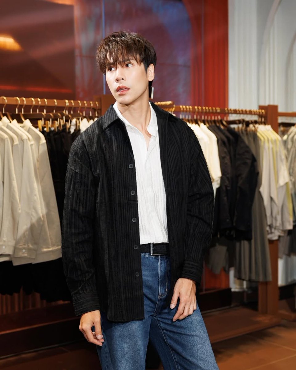 Jespipat_IFC's tweet photo. Admin now understands why that one fan said that @jesjpp's handsomeness
Was giving her a heart attack on the daily.
#URBANREVIVO
#URBANREVIVOXJESBIBLE
#URcentralwOrld
#jesjpp #jespipat
#Jespipat_IFC
#วัคซีนของพี่เจษ https://t.co/YgdLTGivaz