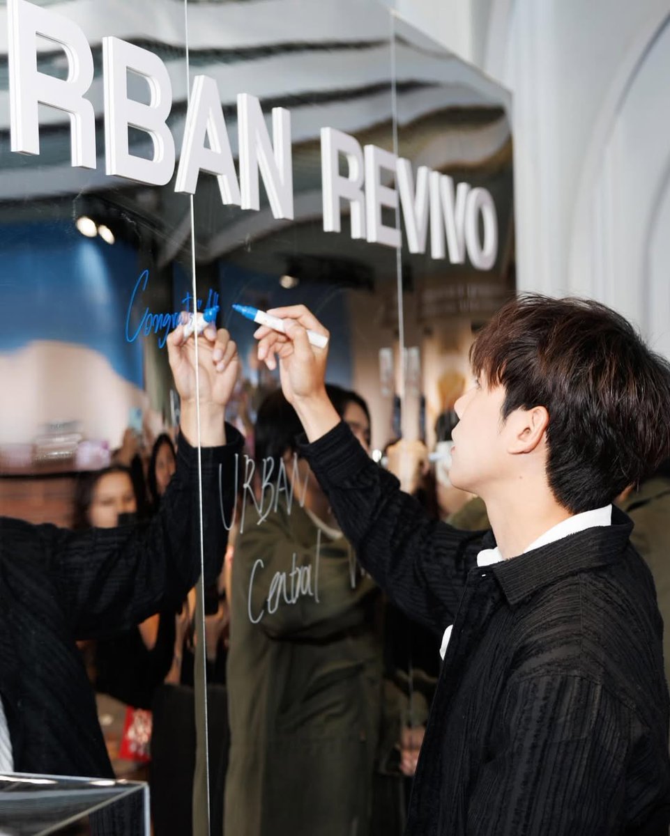 Jespipat_IFC's tweet photo. Admin now understands why that one fan said that @jesjpp's handsomeness
Was giving her a heart attack on the daily.
#URBANREVIVO
#URBANREVIVOXJESBIBLE
#URcentralwOrld
#jesjpp #jespipat
#Jespipat_IFC
#วัคซีนของพี่เจษ https://t.co/YgdLTGivaz