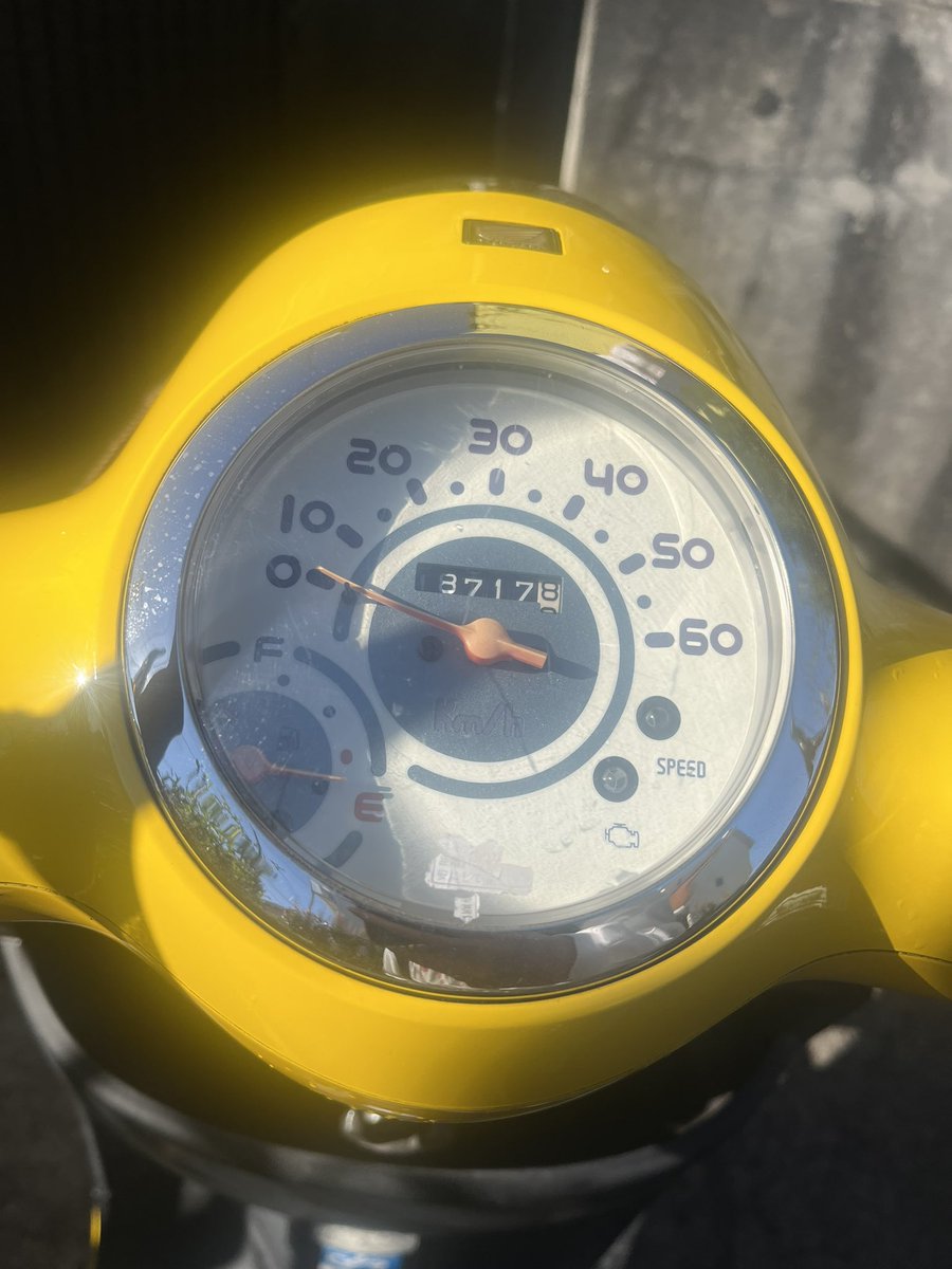 KOMEKOME518's tweet photo. バイバイ👋🥲
私のジュノ号🛵
事故も無く暑い日も🥵寒い日も🥶共に走ってくれたね💛
良く頑張りました💯 https://t.co/s5vvptayQp