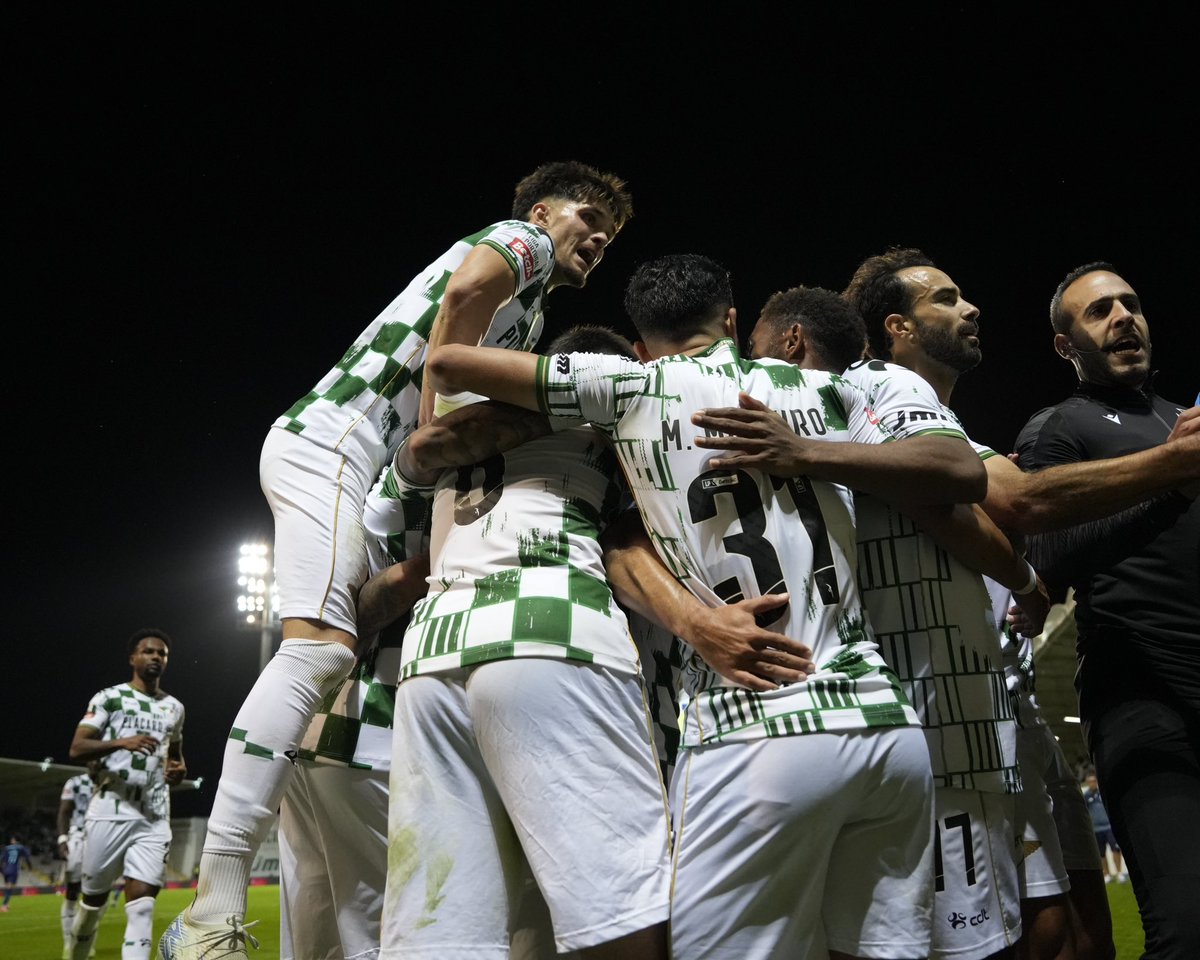 Madsonm11's tweet photo. Que espírito de todos! Buscamos o triunfo e encontramos! Essa Vila merece 💪🏼💚 @MoreirenseFC https://t.co/84MYkoEDQS