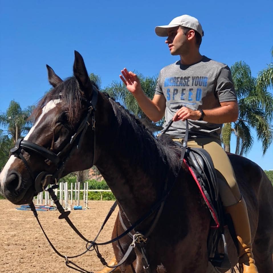 Kaisernero7's tweet photo. Imagine ser o Marco abreu 

< Ja era rico antes de virar youtuber

< Faz hipismo e ciclismo  

< Shape natural 

< E o maior youtuber de anime

< Apenas sojados odeiam ele

< Puro carisma n precisa pagar de sabidão pra curtirem ele

Is over pros outros youtubers de anime https://t.co/o04s2rXr8K