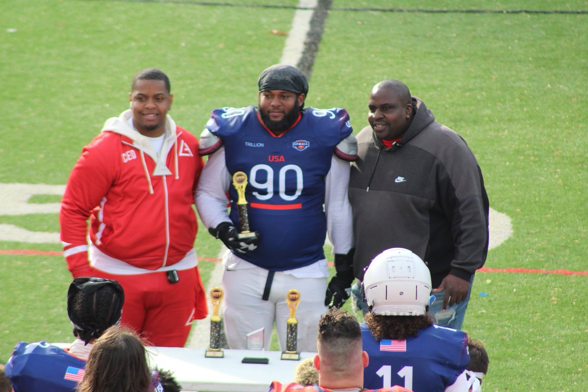 CFBALL Alumni Bowl Defensive MVP, Desmond Barnes‼️