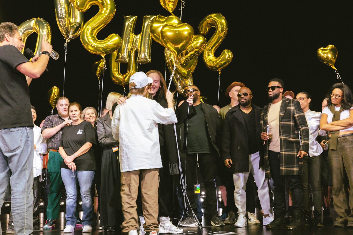 adeletskyfall's tweet image. ADELE AND HER SON, IM CRIYING 😭