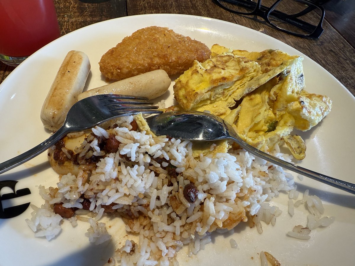 sureshb_26's tweet photo. Gooood Morning.. breakfast simple and good 😁#timetoheadback https://t.co/TWPWlprt2W