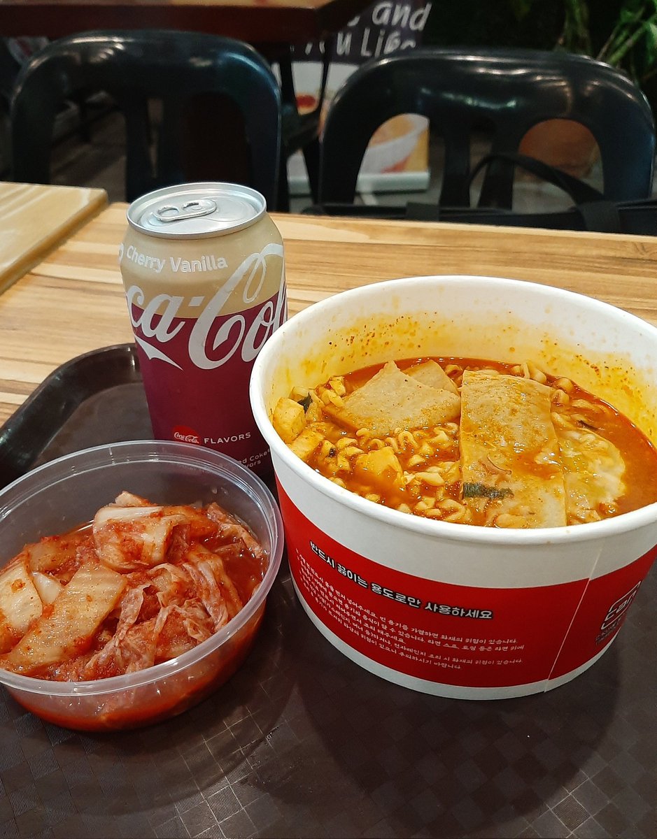 16felice's tweet photo. make your own kramyun 🍜
#kfood #fooddump #latepost https://t.co/LD8iDw0Oth