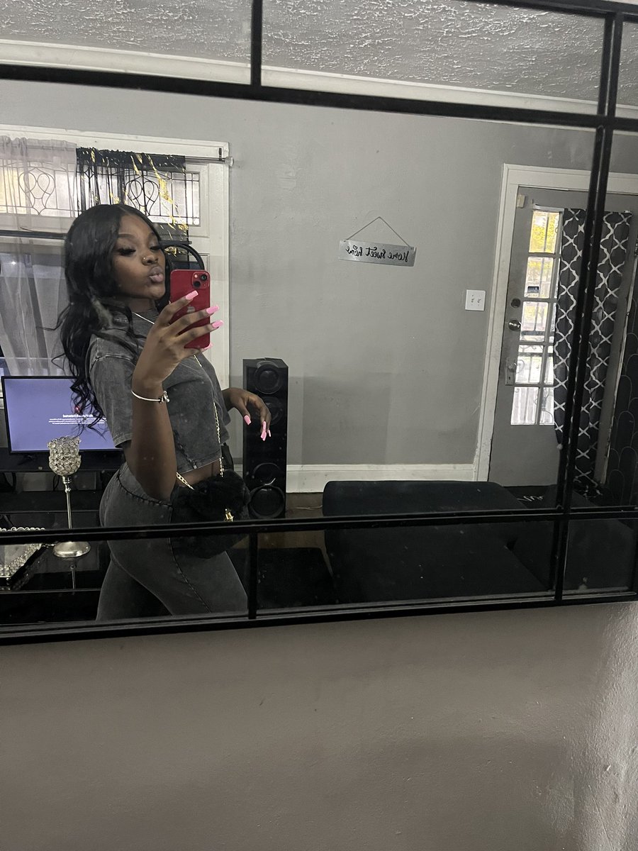 deartiak's tweet photo. lil sexy burnt biscuit https://t.co/2CgF4SAgeQ