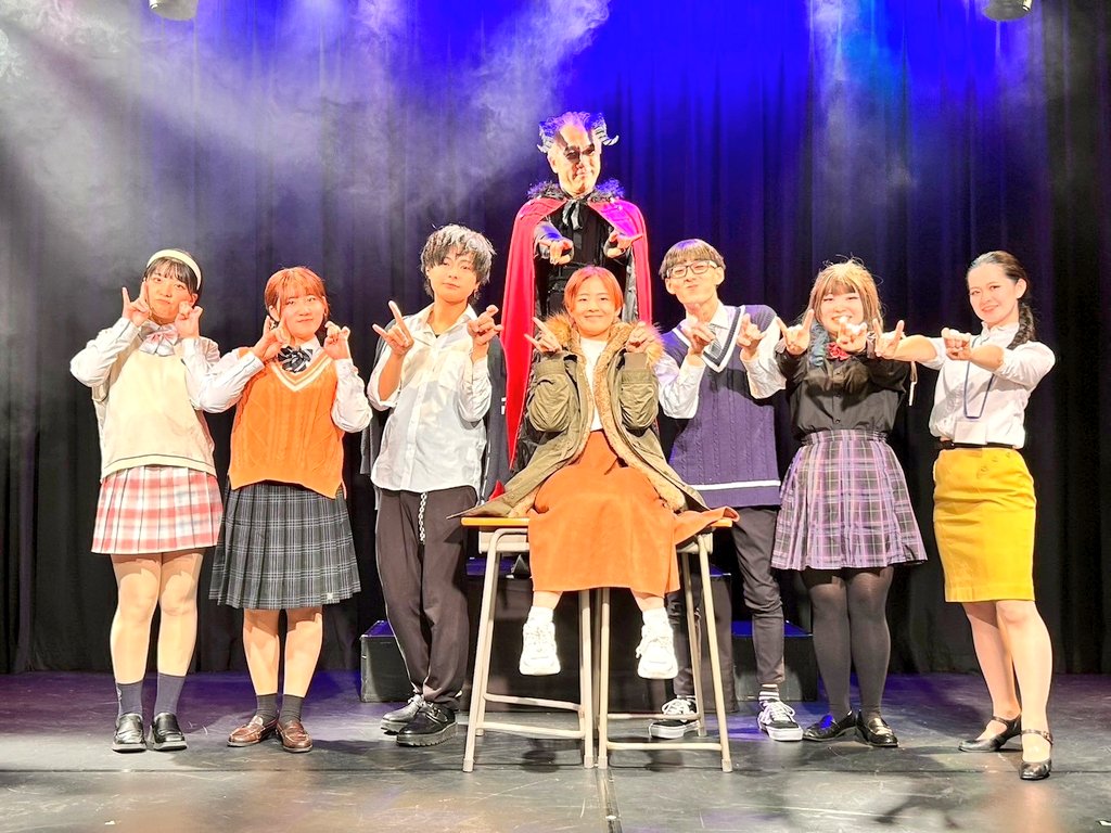 Motoki_Aizawa's tweet photo. #初恋転生 全6公演プラス公開ゲネ無事に終了しました。
一緒に公演を作った仲間たち、スタッフの皆さま、そして観に来て下さったお客様に感謝致します。
昨日は魔王コンビ溝口でお泊りとなりました(笑)　なかよく大入り袋の5円玉を交換しました。 https://t.co/kCeTWY7KbG