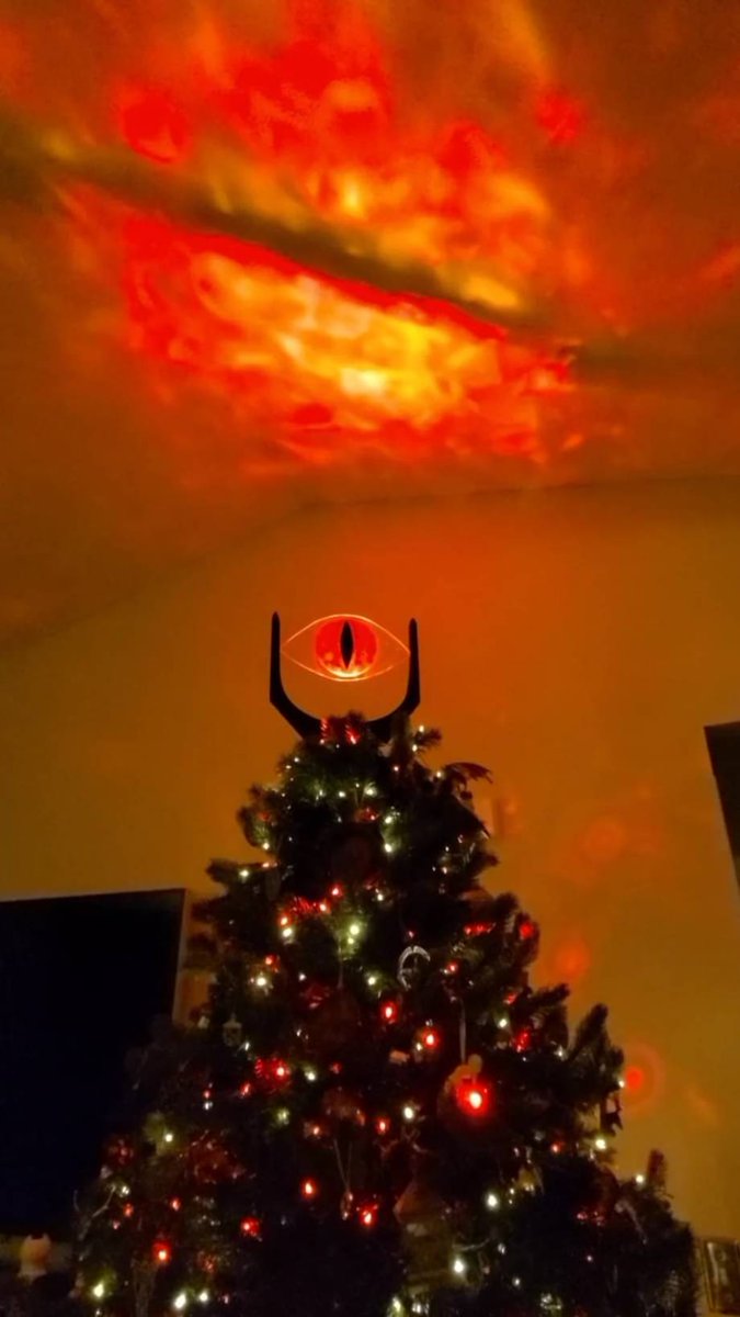 JohnHolbein1's tweet photo. Finally found the perfect tree topper https://t.co/8ghW3882kf