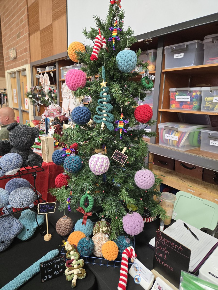 TheFrealFreel's tweet photo. Realizing Twitter world doesn't know about my side hustle... 

Check out Handmade by Meganmae on Facebook and Insta! https://t.co/Y1hRd1oVnm
