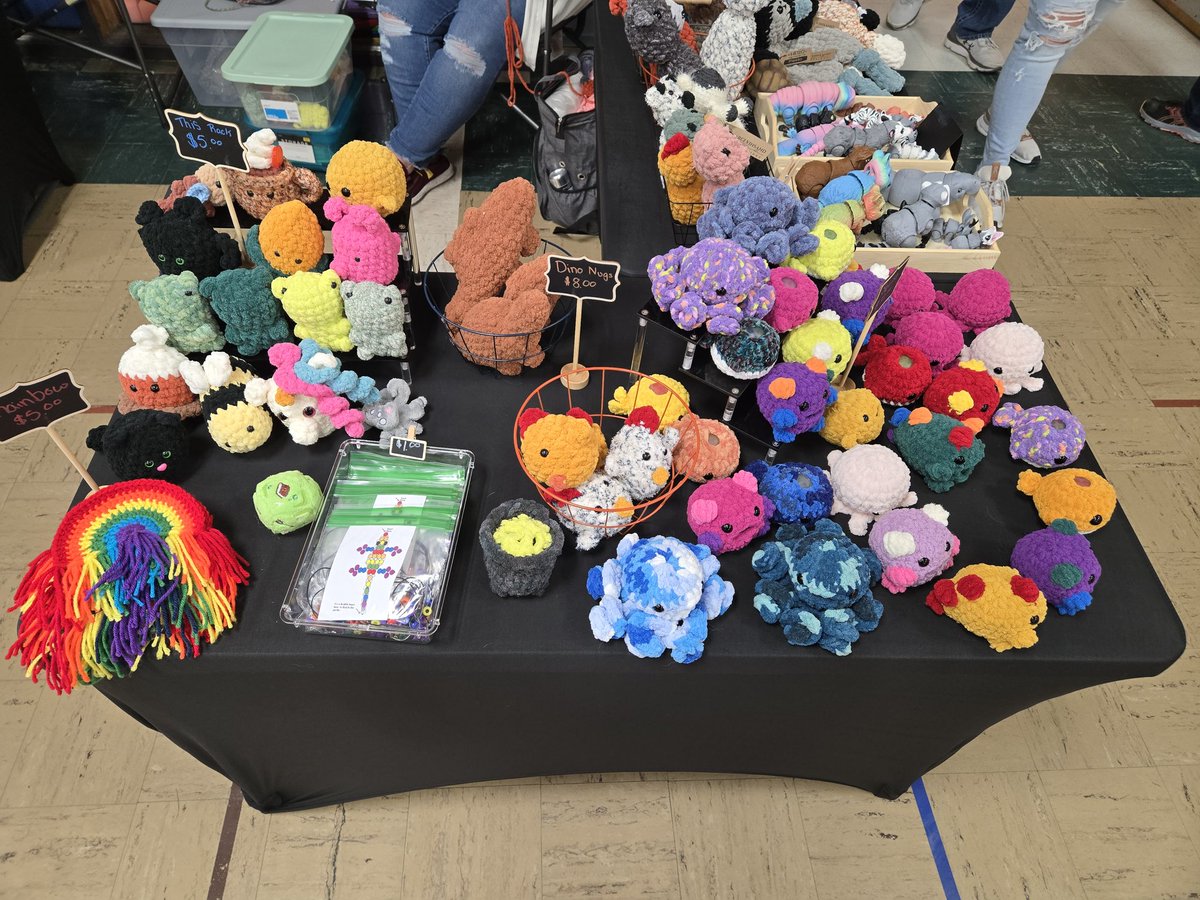 TheFrealFreel's tweet photo. Realizing Twitter world doesn't know about my side hustle... 

Check out Handmade by Meganmae on Facebook and Insta! https://t.co/Y1hRd1oVnm