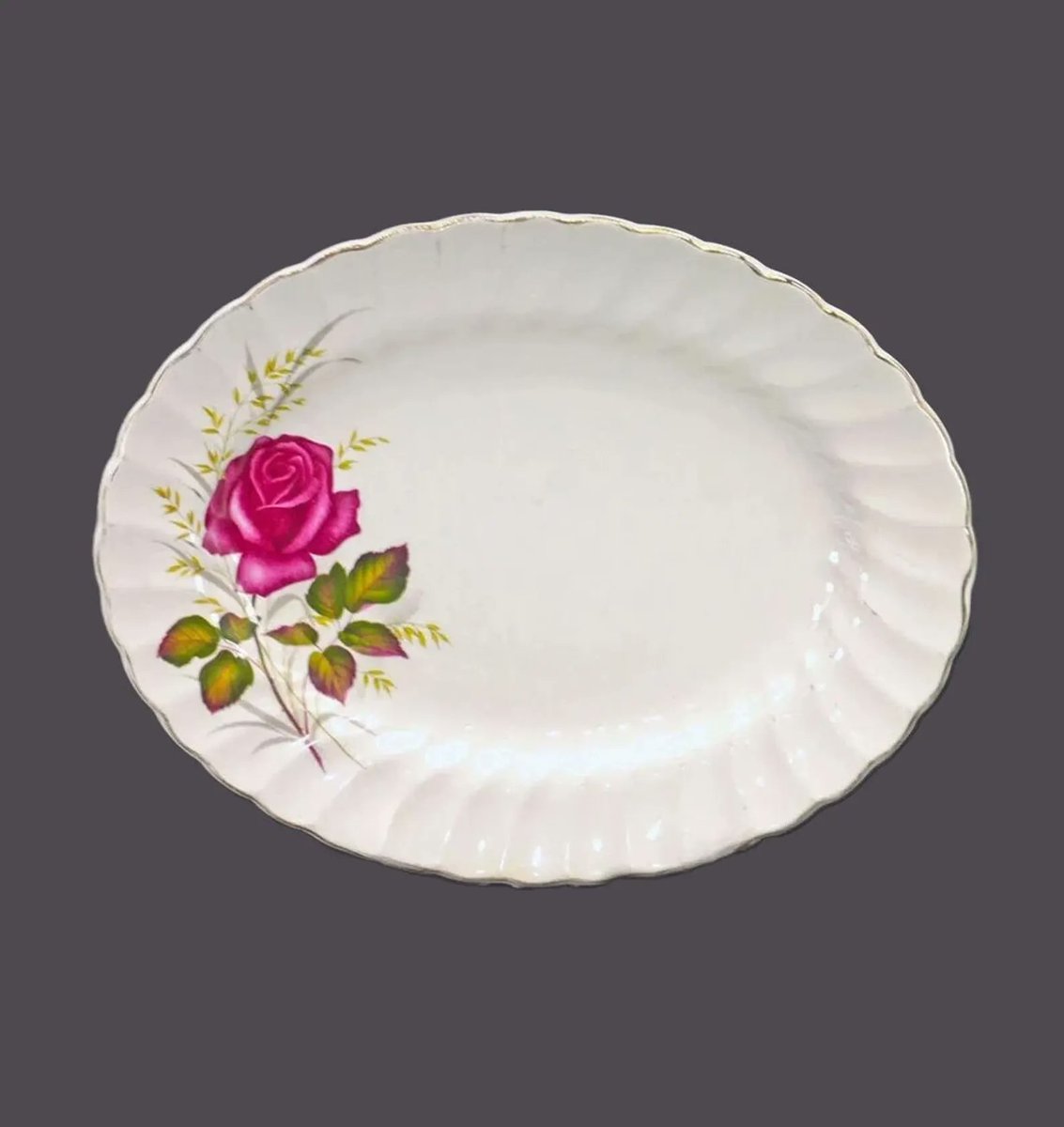 G97816960Girl's tweet photo. Myott Anniversary Rose oval platter made in England. https://t.co/8BXra5VyGx via @Etsy #BuyfromGroovy #antiques #tabledecor #tableware #Myott #MyottAnniversaryRose #MyottEngland #AnniversaryRose #etsysellers https://t.co/cc8D7NKVMg