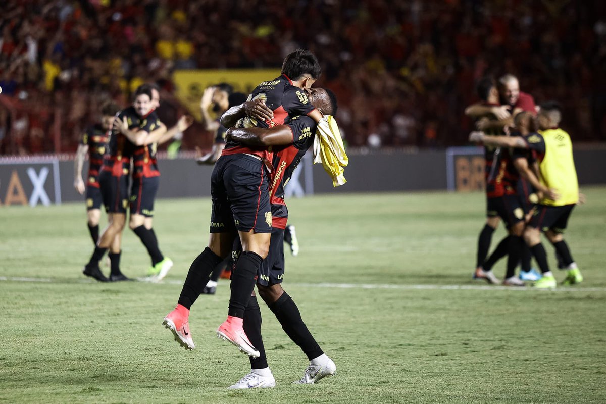 sportrecife's tweet photo. Um abraço que não tem separação. Somos um só! 🅰️♥️ https://t.co/jX17caq5Cc