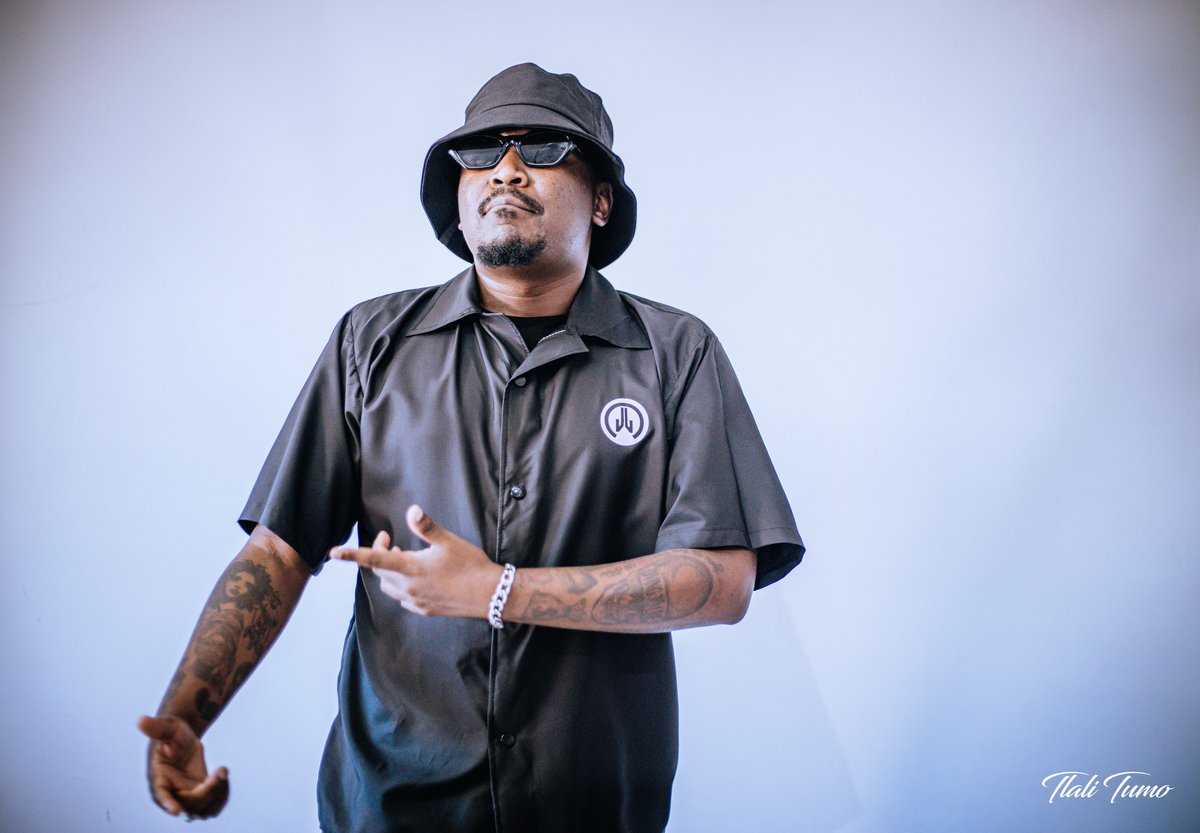 ThatRapperKidd's tweet photo. Voting lines close on FRIDAY @ 10:59AM so remember to vote DAILY (up to 5 times per category) online at https://t.co/W3Ti5cI0WX AND use the provided MPESA/ECOCASH guidelines🏆🗳️🙏🏿🕴🏿‍♂️

#BestMale
#ArtistOfTheYear
#BestCollabo
#MusicProjectOfTheYear
#199X
#BLTN
#B2B
#LMAs
#Lstwitter https://t.co/Fd5pKFnsG7