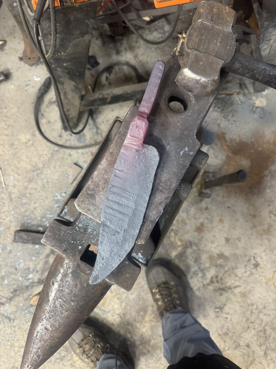 ouroboros_forge's tweet image. Just banged out this one. Lots of work to do on it yet, but this will be a nice little chopper.