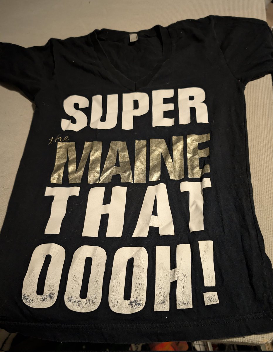ashtothemoon's tweet photo. wow look what i just found... i knew i still had this shirt somewhere.. @themaine https://t.co/XBOoR1rc28