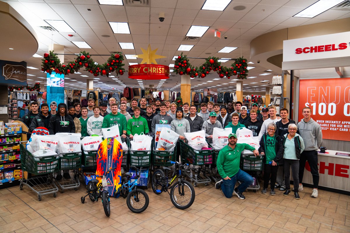 Holiday shopping is officially underway for Holiday Magic from Markus! 🎁✨

#UNDproud | #LGH