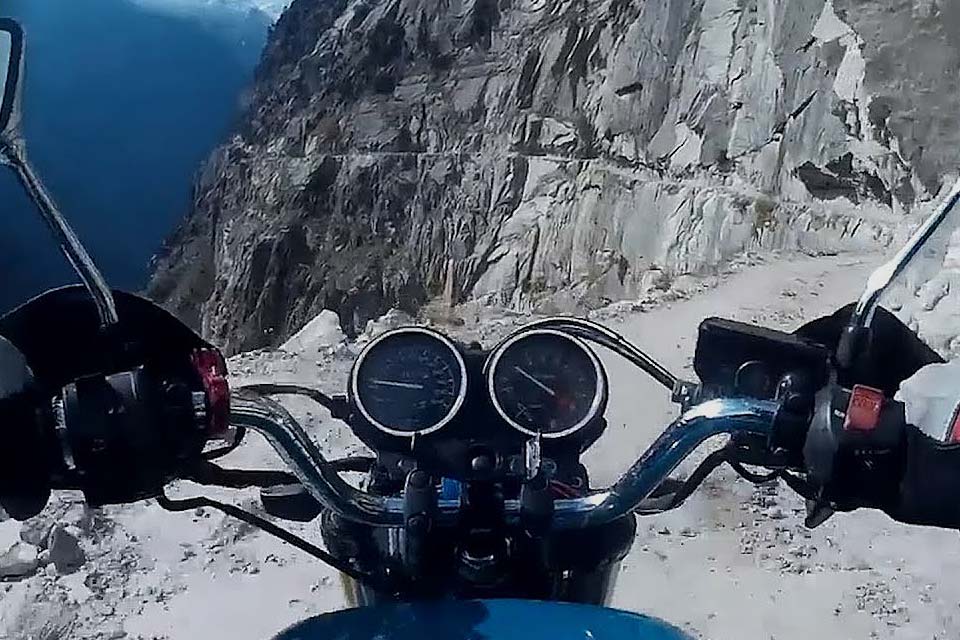 daVideoGlasses's tweet image. Open road, endless memories. Capture each mile with our video sunglasses! 🕶️ #MotorcycleJourney #RecordYourRide #AdventureUnleashed #BikerEssentials #FreedomFeels