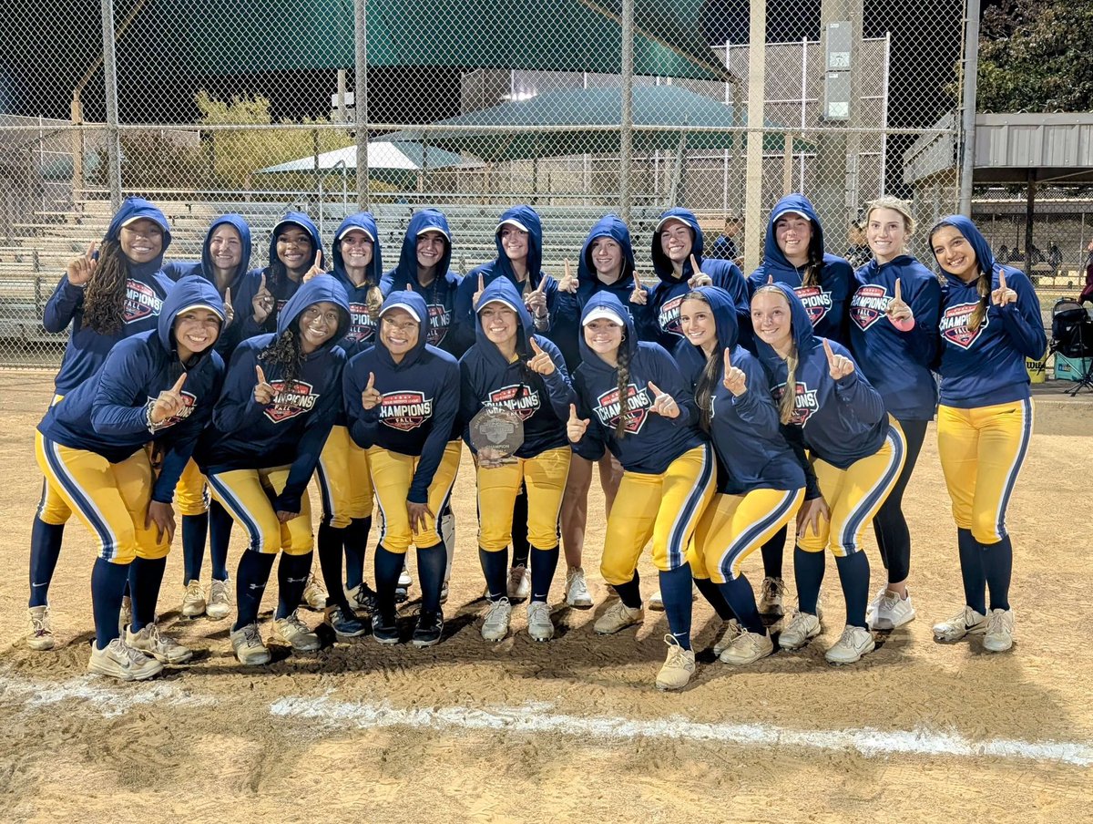 🏆TFL CHAMPIONS🏆

Went 3-0 in bracket play to win the TFL Fall Championship!! Super proud of our team!! What a great way to end the fall!!

#betheimpact #trusttheprocess #goldblooded #igjackson18u