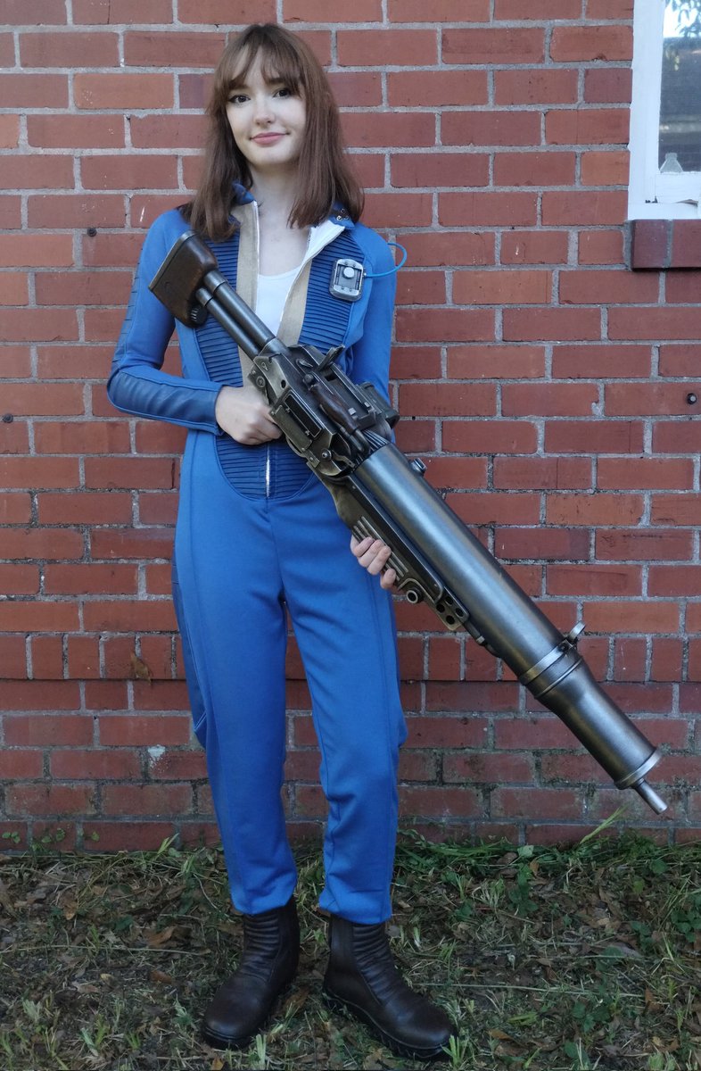CosplayCommand's tweet image. New pics that I took this afternoon with kittenmaster904cosplay (Insta), and the 1:1 scale, #3Dprinted "Assault Rifle" from #Fallout4 #Fallout76 and #FalloutOnPrime 
The files for this #Cosplay prop are available on @Cults3D 

#Fallout #FalloutNewVegas #3Dprinting
