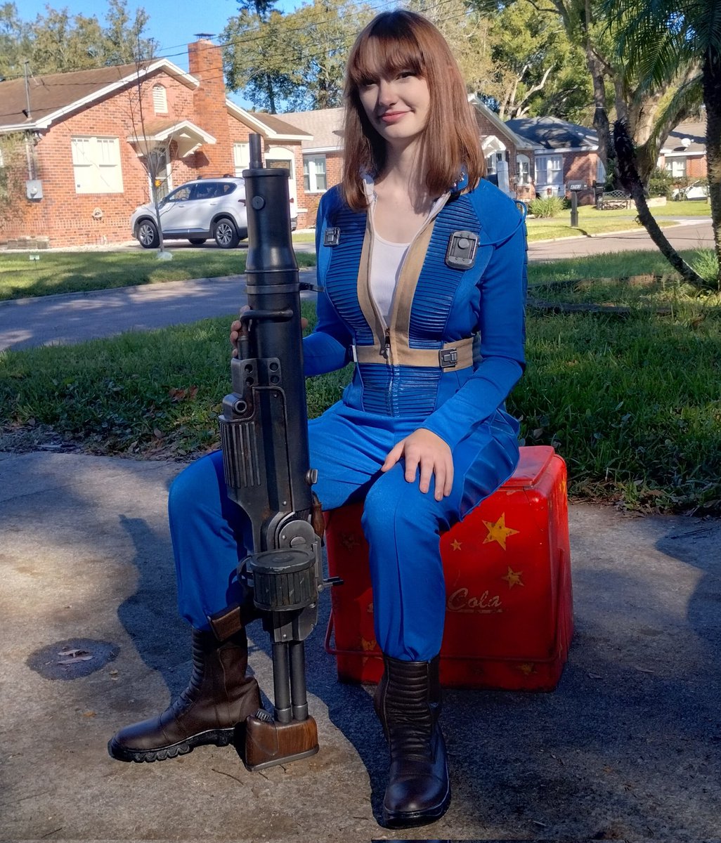 CosplayCommand's tweet image. New pics that I took this afternoon with kittenmaster904cosplay (Insta), and the 1:1 scale, #3Dprinted "Assault Rifle" from #Fallout4 #Fallout76 and #FalloutOnPrime 
The files for this #Cosplay prop are available on @Cults3D 

#Fallout #FalloutNewVegas #3Dprinting