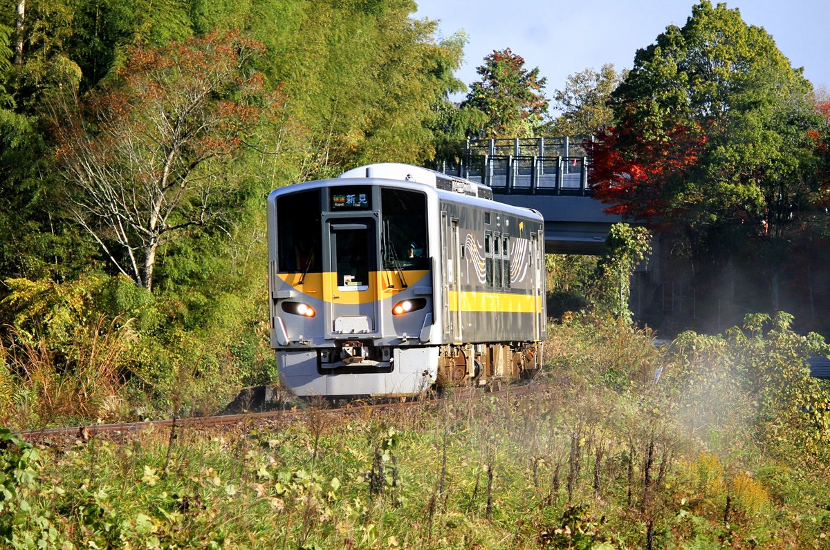 Orihana_Kei's tweet photo. ＃姫新線
＃DEC700

昨日はDEC700形の姫新線での営業運転が最終日だったので下り列車のみ撮りに行って来ました♪

①〜④１ヶ所目…姫新線　美作追分→美作落合

追っかけしたので続きは後程… https://t.co/1Lq6RSKnUx