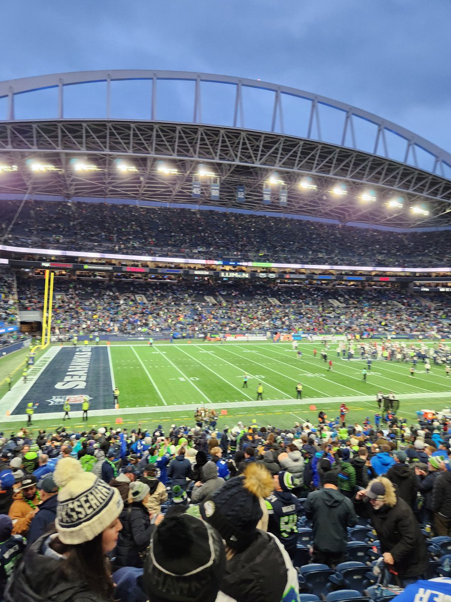 tegyorit's tweet photo. #GoHawks https://t.co/lKb9nDclrX